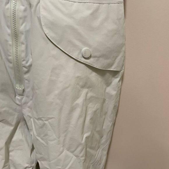 NWT Free People Around The Block Bib
Salt Spray Combo ski pants size L
MSRP $398 - Picture 11 of 15